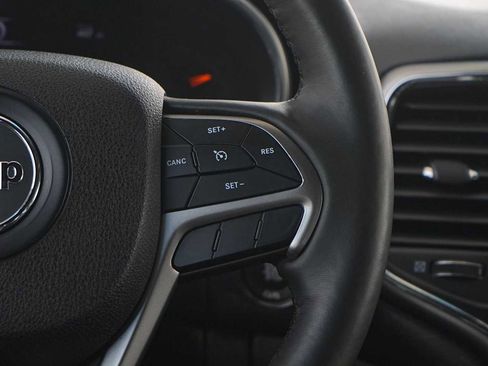 Used 2018 Jeep Grand Cherokee Altitude AWD/4WD image 18