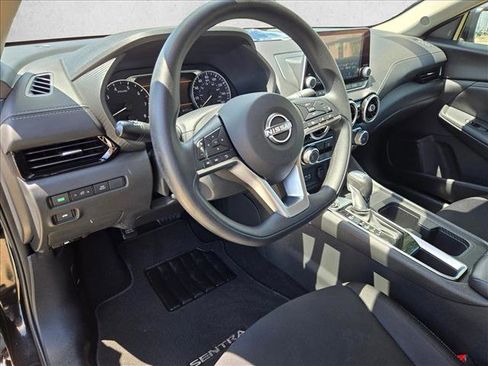 Used 2025 Nissan Sentra SV FWD image 10