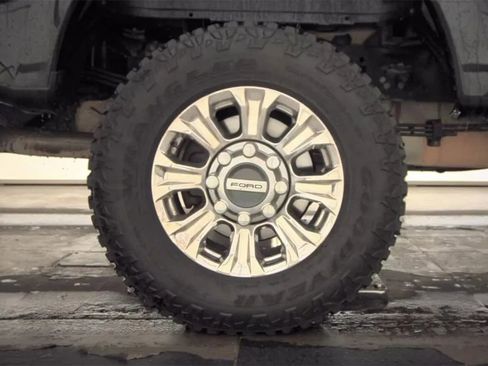 Used 2019 Ford F350 XLT w/ XLT Premium Package AWD/4WD image 5