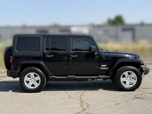 Used 2011 Jeep Wrangler Unlimited Sahara AWD/4WD image 8