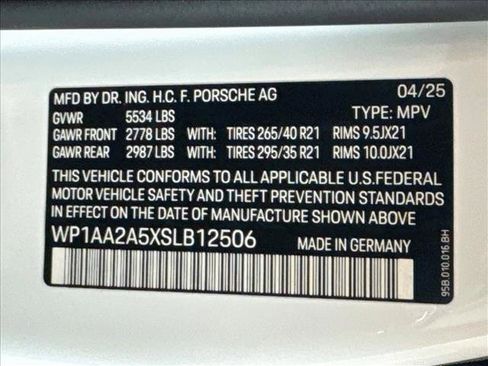 Certified 2025 Porsche Macan Turbo AWD/4WD image 27