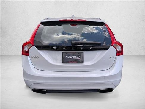 Used 2016 Volvo V60 T5 Premier FWD image 7