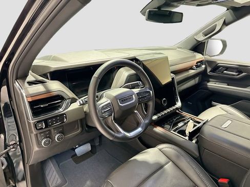 Used 2025 GMC Yukon XL Denali image 9