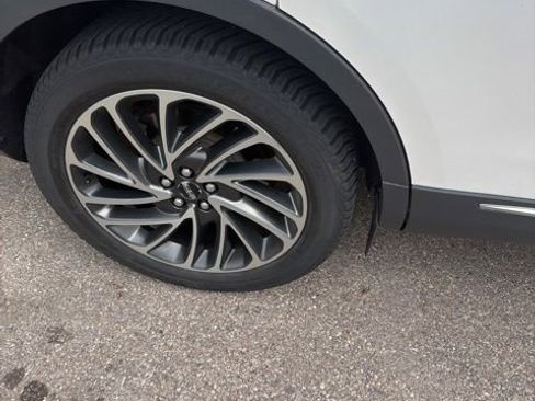 Used 2019 Lincoln Nautilus Reserve image 5