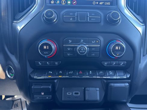 Used 2021 Chevrolet Silverado 1500 LTZ w/ Z71 Off-Road Package image 27