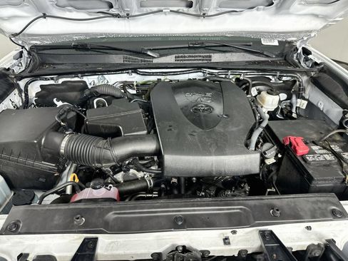 Used 2022 Toyota Tacoma TRD Sport AWD/4WD image 28