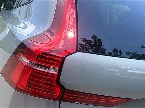 Certified 2024 Volvo XC60 B5 Plus w/ Protection Package Premier AWD/4WD image 40