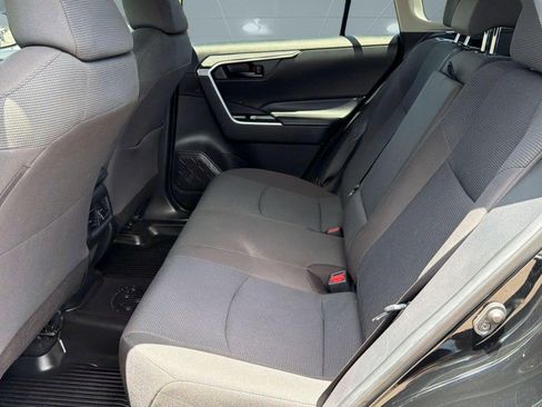 Used 2022 Toyota RAV4 LE FWD image 21