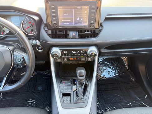 Certified 2021 Toyota RAV4 XLE w/ Convenience Package AWD/4WD image 11
