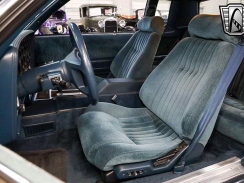 Used 1987 Pontiac Grand Prix LE image 18