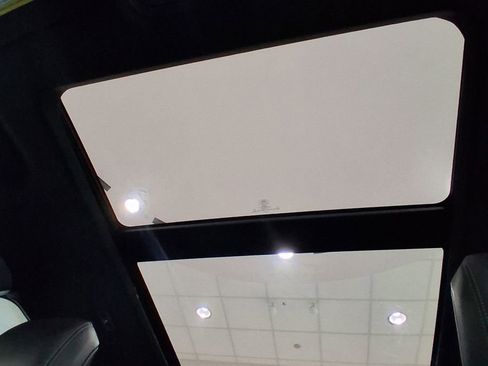 Used 2020 Ford Explorer Limited w/ Hybrid Equipment Group 310A image 17