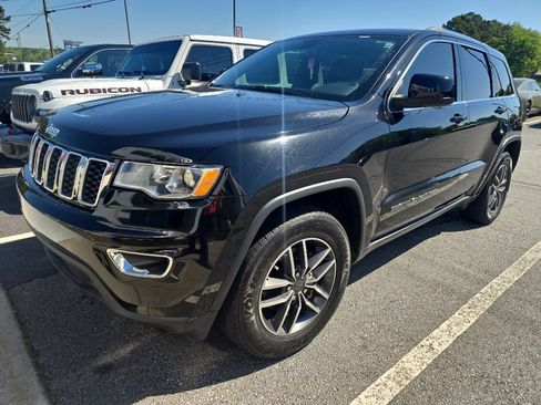 Used 2019 Jeep Grand Cherokee Laredo w/ Laredo X Package image 2