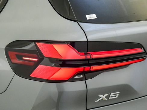 Used 2026 BMW X5 sDrive40i w/ M Sport Package RWD image 12