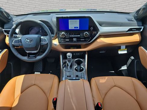 New 2026 Toyota Highlander Platinum AWD/4WD image 9