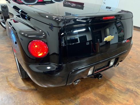 Used 2004 Chevrolet SSR w/ Preferred Equipment Group image 45