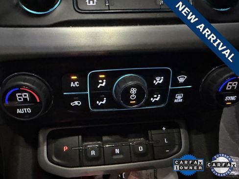 Certified 2023 GMC Acadia SLT w/ Preferred Package image 15