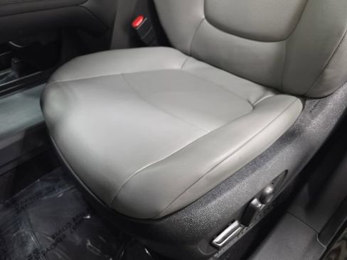 Certified 2024 Toyota Sienna XLE FWD image 27