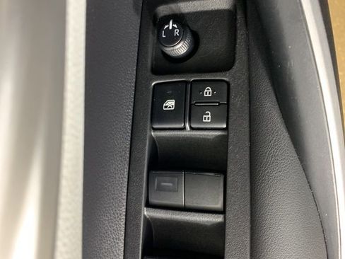 Used 2022 Toyota Corolla SE image 17