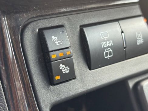 Used 2017 Chevrolet Traverse LT w/ Style and Technology Package image 27