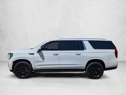 Used 2022 GMC Yukon XL Denali AWD/4WD image 8