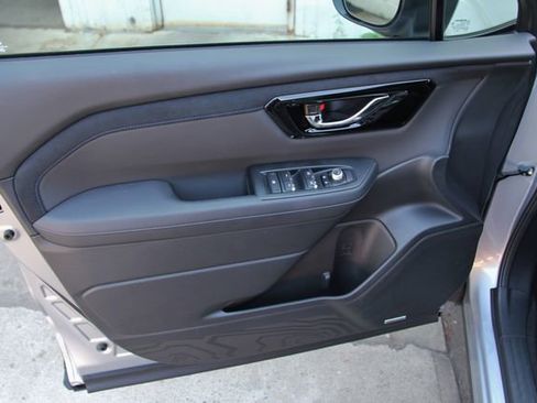 Used 2025 Subaru Forester Limited image 14