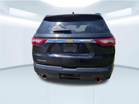 Used 2019 Chevrolet Traverse LS image 2