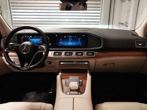 Used 2026 Mercedes-Benz GLS 450 4MATIC image 16