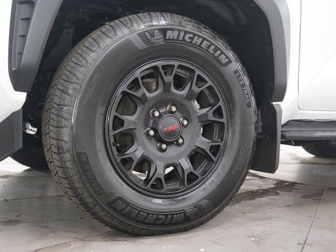 Used 2025 Toyota 4Runner TRD Off-Road Premium image 32