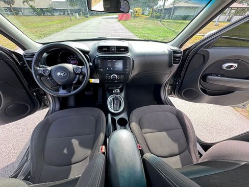 Used 2018 Kia Soul w/ Convenience Package FWD image 9