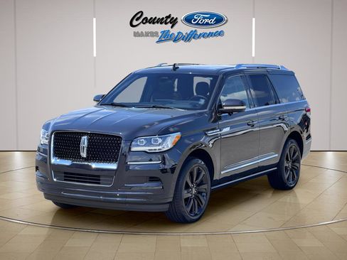 Used 2024 Lincoln Navigator Reserve image 2