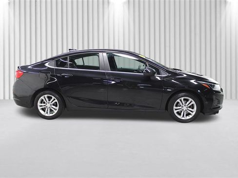 Used 2019 Chevrolet Cruze LT FWD image 2