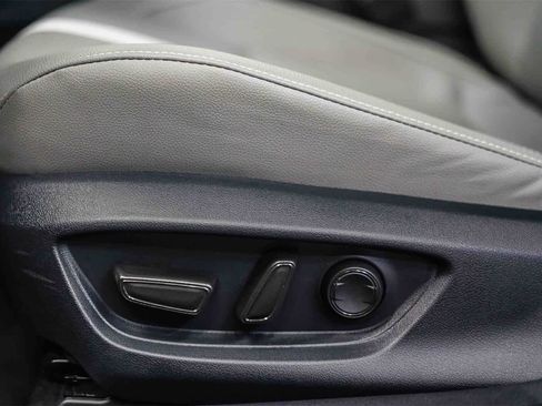 Used 2025 Toyota Camry SE image 20