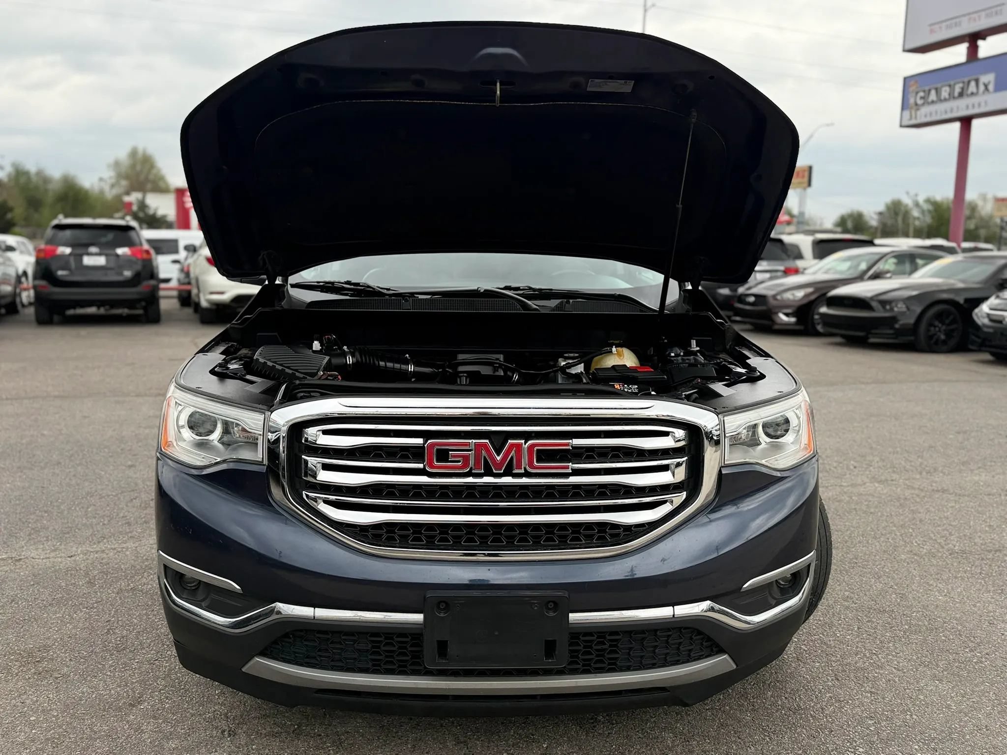 Used 2019 GMC Acadia SLT FWD image 16