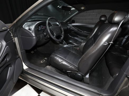 Used 2002 Ford Mustang GT RWD image 3