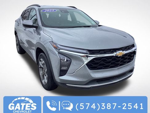 Used 2025 Chevrolet Trax LT w/ LT Convenience Package image 1