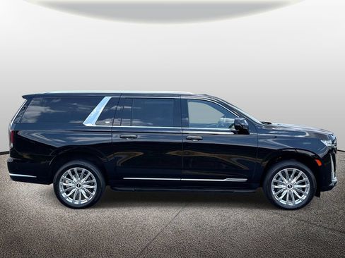 Used 2024 Cadillac Escalade ESV Premium Luxury AWD/4WD image 4