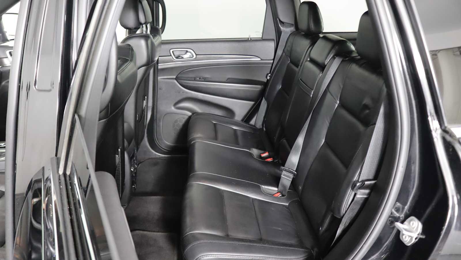 Used 2018 Jeep Grand Cherokee Limited AWD/4WD image 13