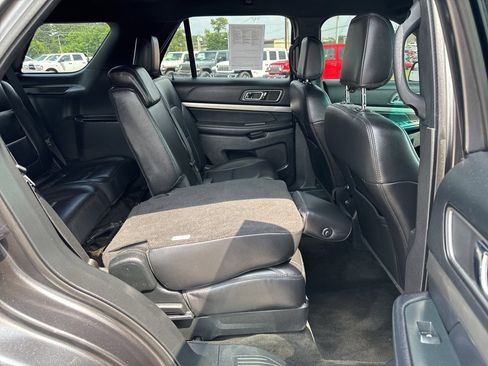 Used 2018 Ford Explorer XLT w/ Equipment Group 202A image 19