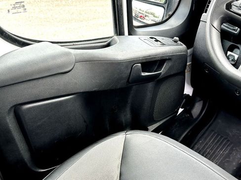 Used 2025 RAM ProMaster 2500 w/ Convenience Group FWD image 10