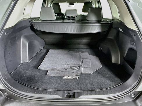 Certified 2021 Toyota RAV4 XLE w/ Convenience Package FWD image 27