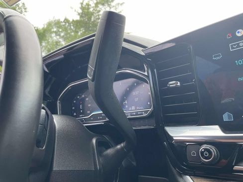 Used 2025 Chevrolet Silverado 1500 LT AWD/4WD image 30