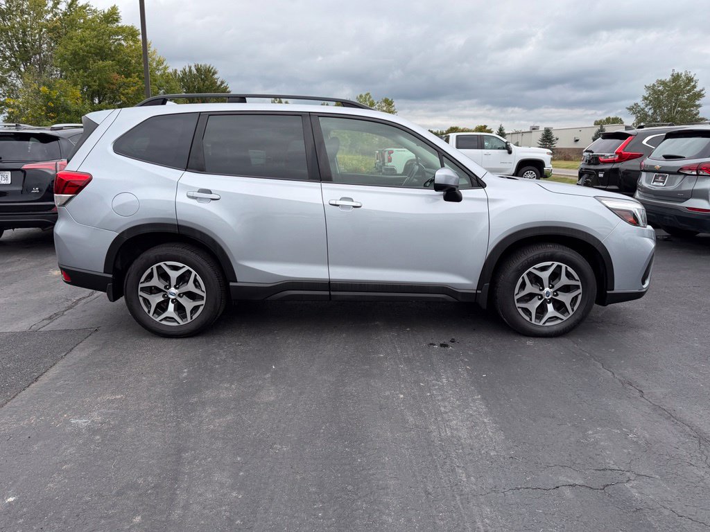 Used 2019 Subaru Forester Premium AWD/4WD image 3