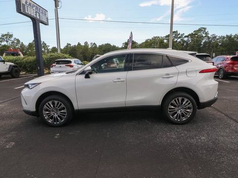 Used 2022 Toyota Venza XLE image 5