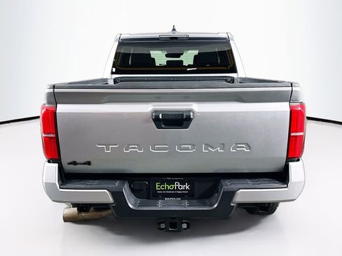 Used 2025 Toyota Tacoma TRD Off-Road AWD/4WD image 7