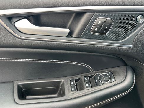 Used 2023 Ford Edge Titanium image 8