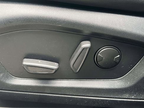 Used 2022 Ford Explorer XLT w/ Equipment Group 202A image 19