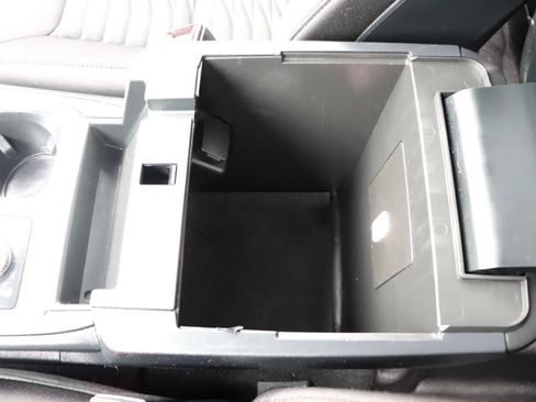 Used 2020 Ford Explorer XLT w/ Comfort Package image 48