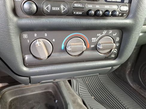 Used 2002 Chevrolet S10 Pickup LS w/ LS Preferred Equipment Group AWD/4WD image 24