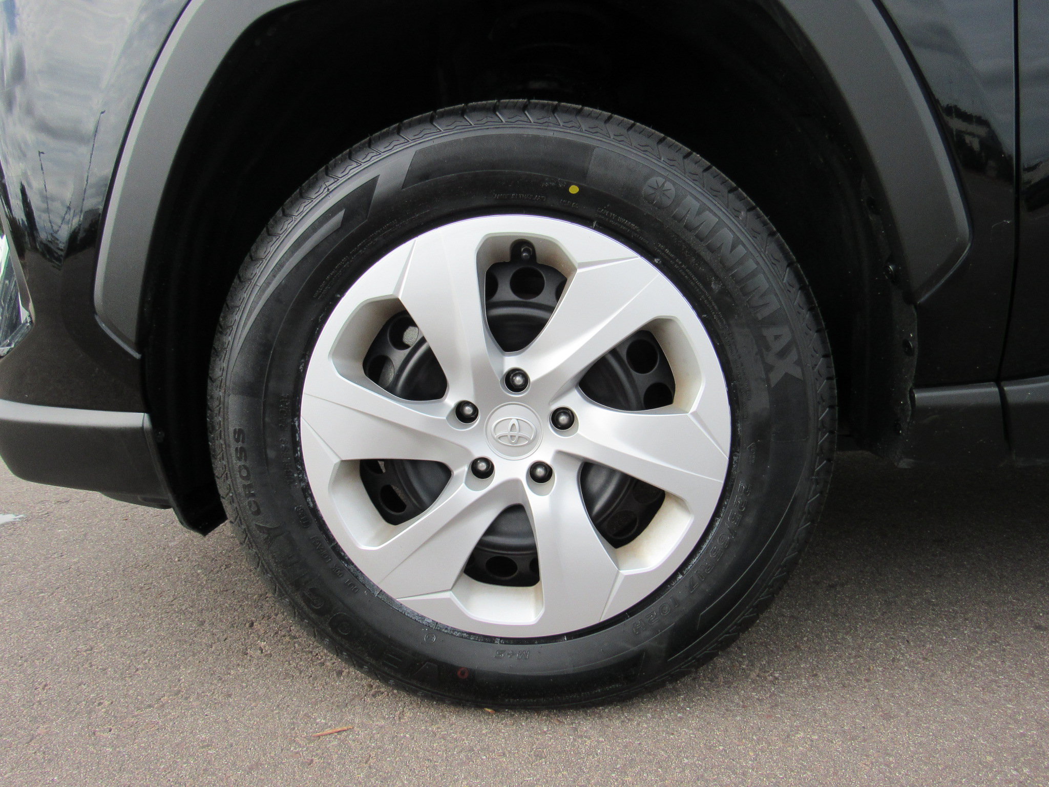 Used 2025 Toyota RAV4 LE AWD/4WD image 41