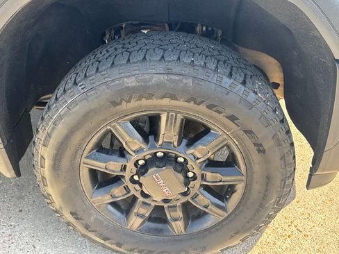 Used 2024 GMC Sierra 2500 AT4 w/ AT4 Premium Plus Package image 11